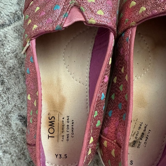 TOMS Kids Pink Sneakers with Colorful Hearts - Picture 3 of 5
